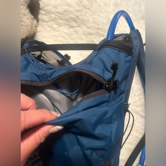 Camelbak Hiking Backpacking Running 20ml Water Hydration Backpack Blue Classic - Picture 2 of 5